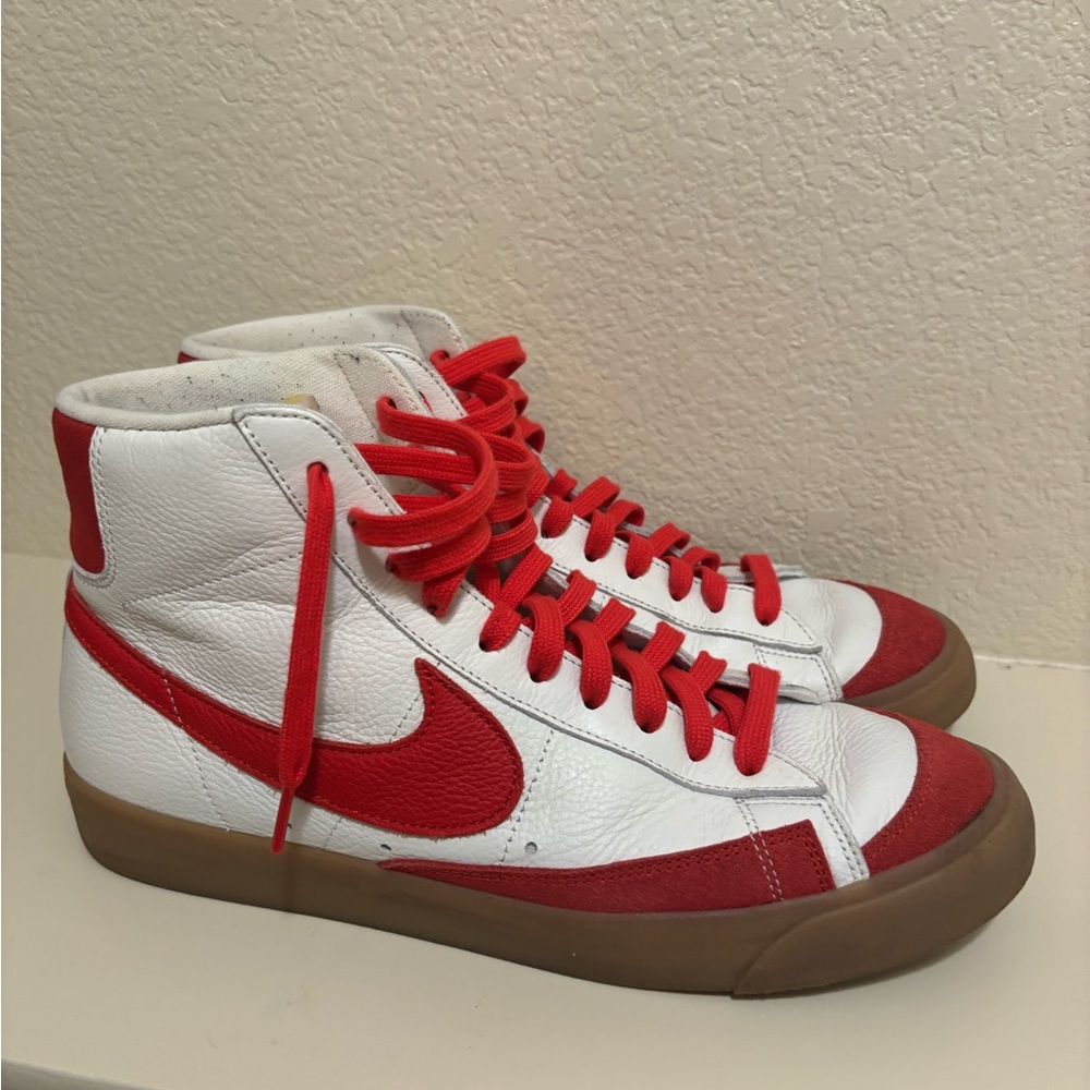 Nike White and Red Sneakers